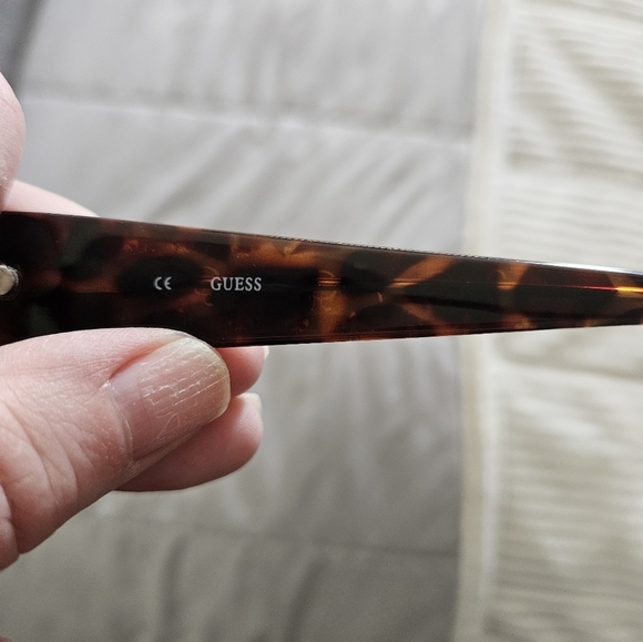 GUESS 6329 Tortoise Shell Sunglasses 51/18/133 - Picture 5 of 8